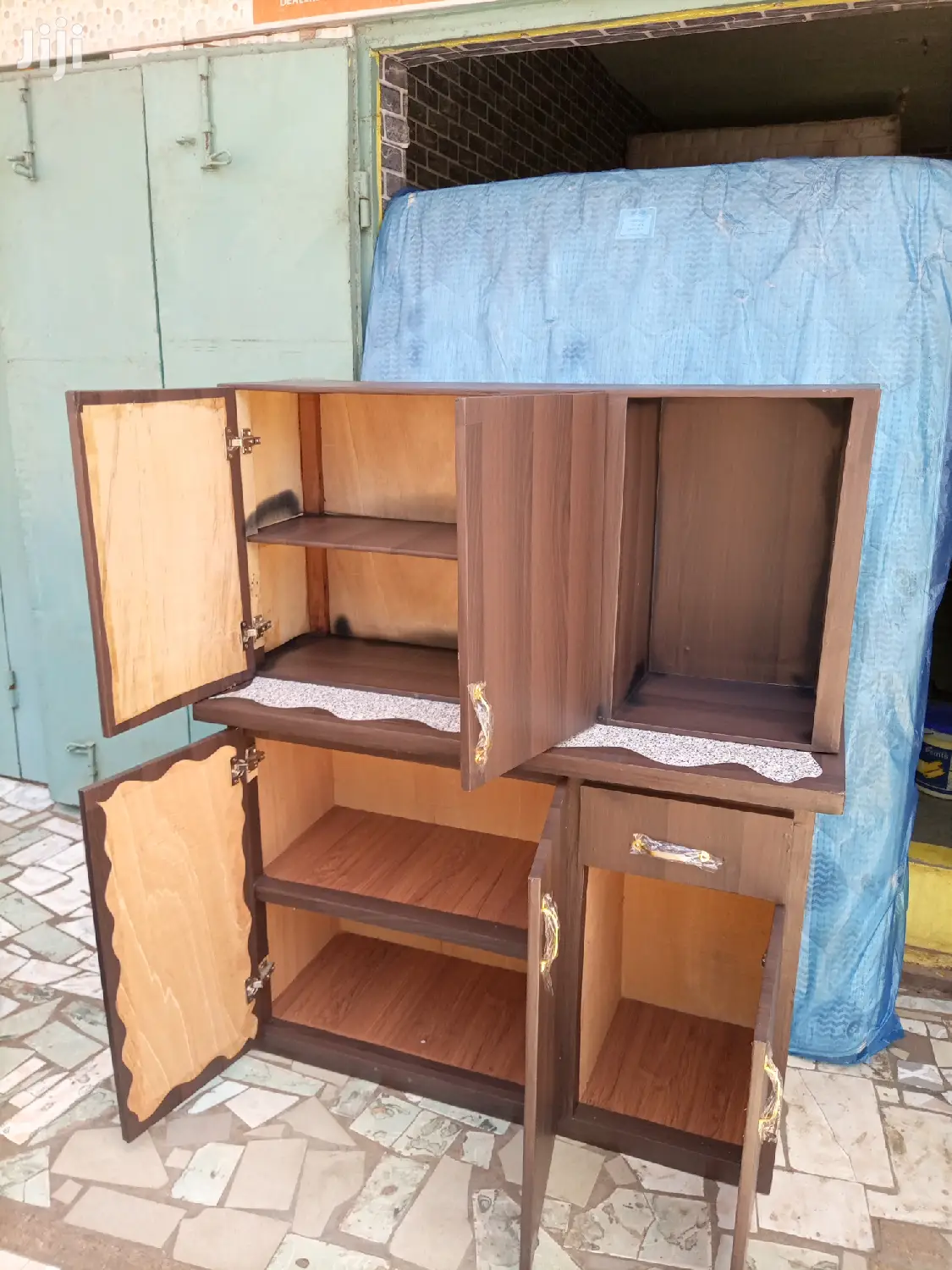 Hot Cake. Top Down Kitchen Cabinet