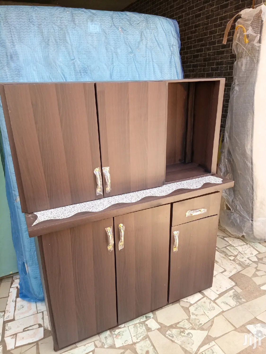 Hot Cake. Top Down Kitchen Cabinet