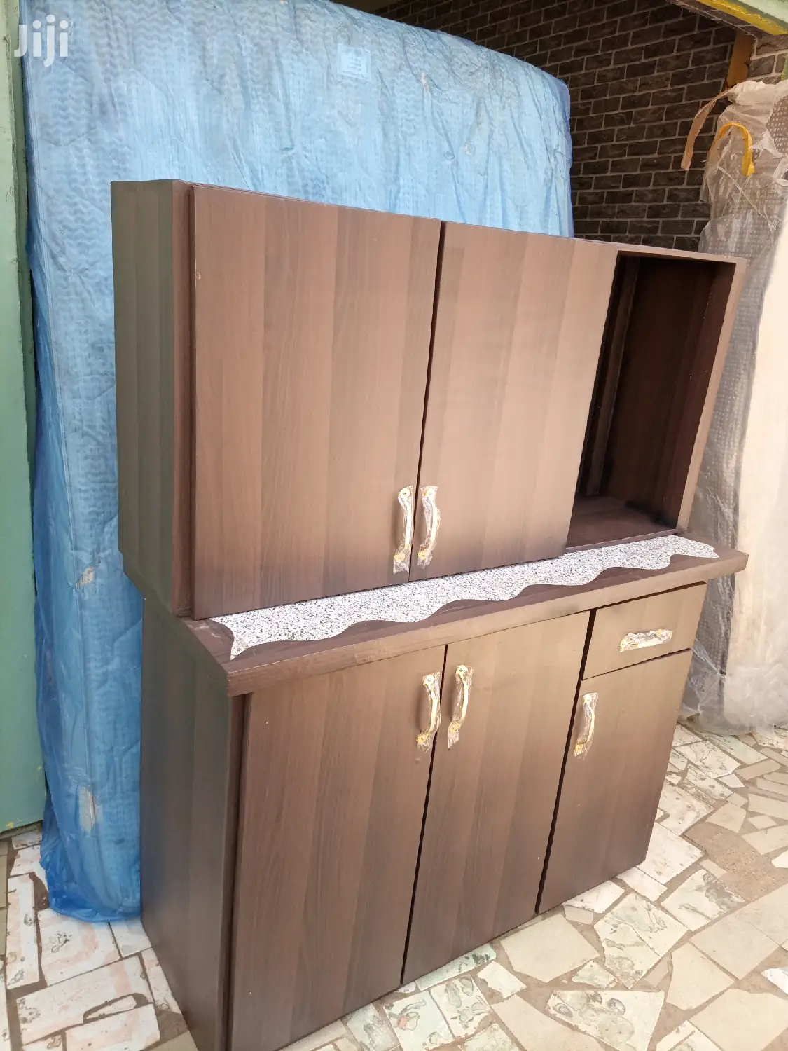 Hot Cake. Top Down Kitchen Cabinet