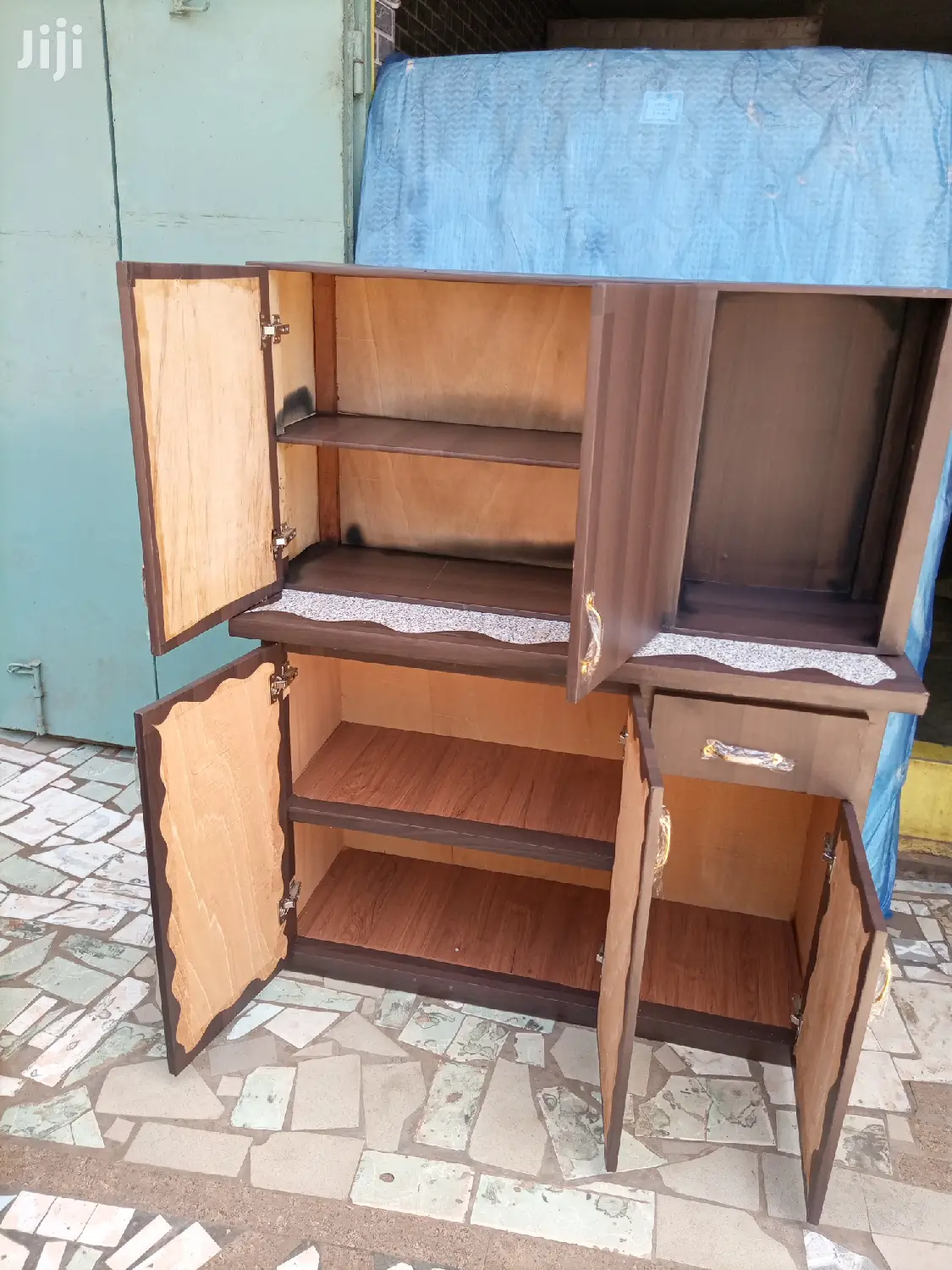 Hot Cake. Top Down Kitchen Cabinet
