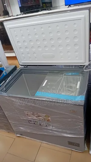 Pearl Pearl 251 Litres Chest Freezer Glass Top Lock Vegetable Basket
