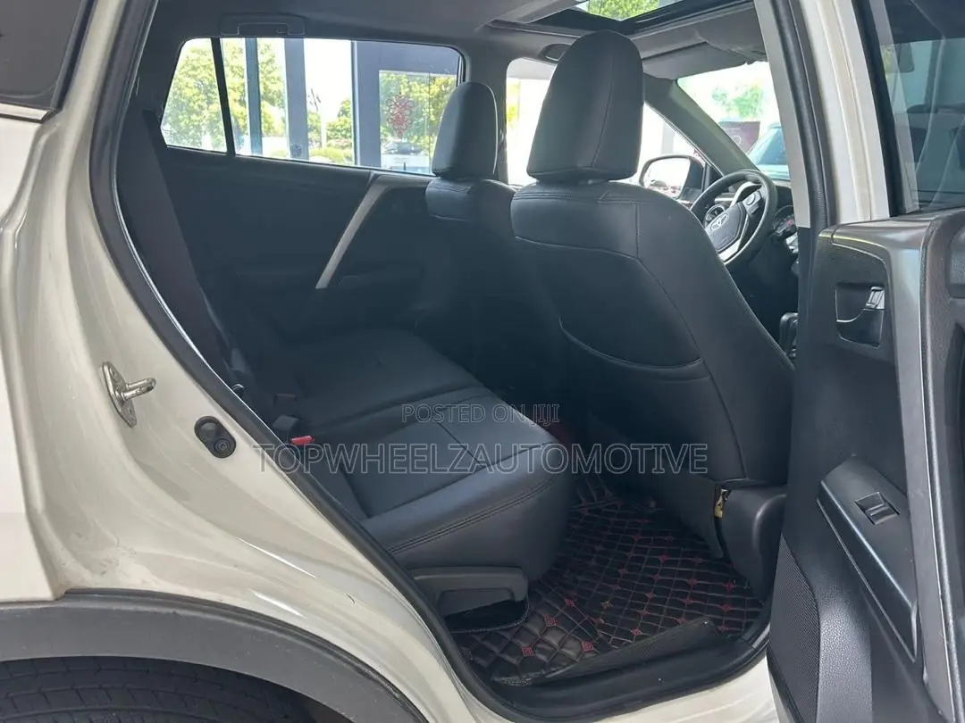 Toyota RAV4 2017 White