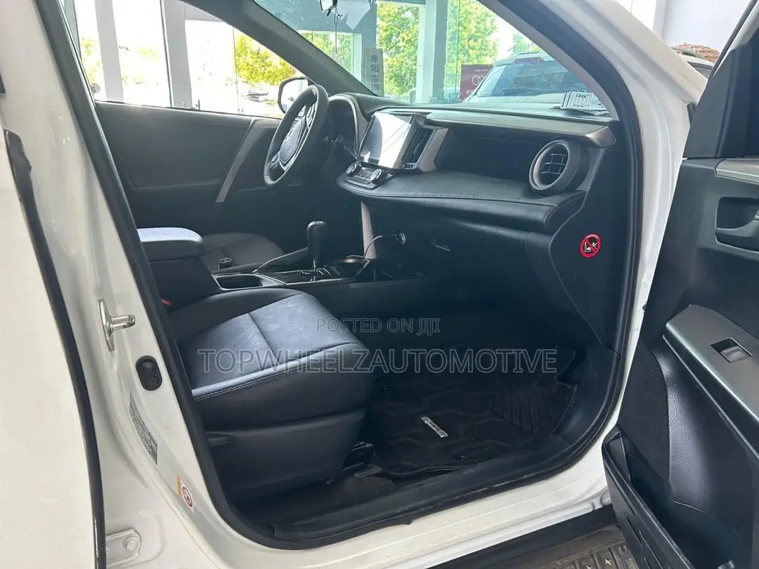 Toyota RAV4 2017 White
