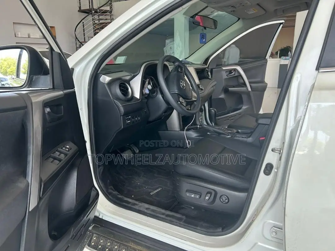 Toyota RAV4 2017 White