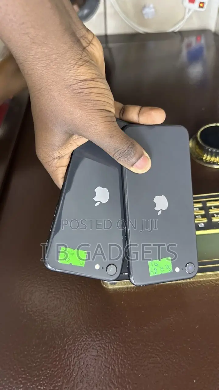 Apple iPhone SE 64 GB Black