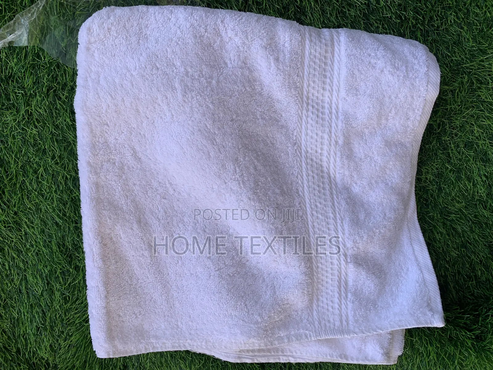 White Fluffy and Soft Bath Towel 70*140cm (Large Size)