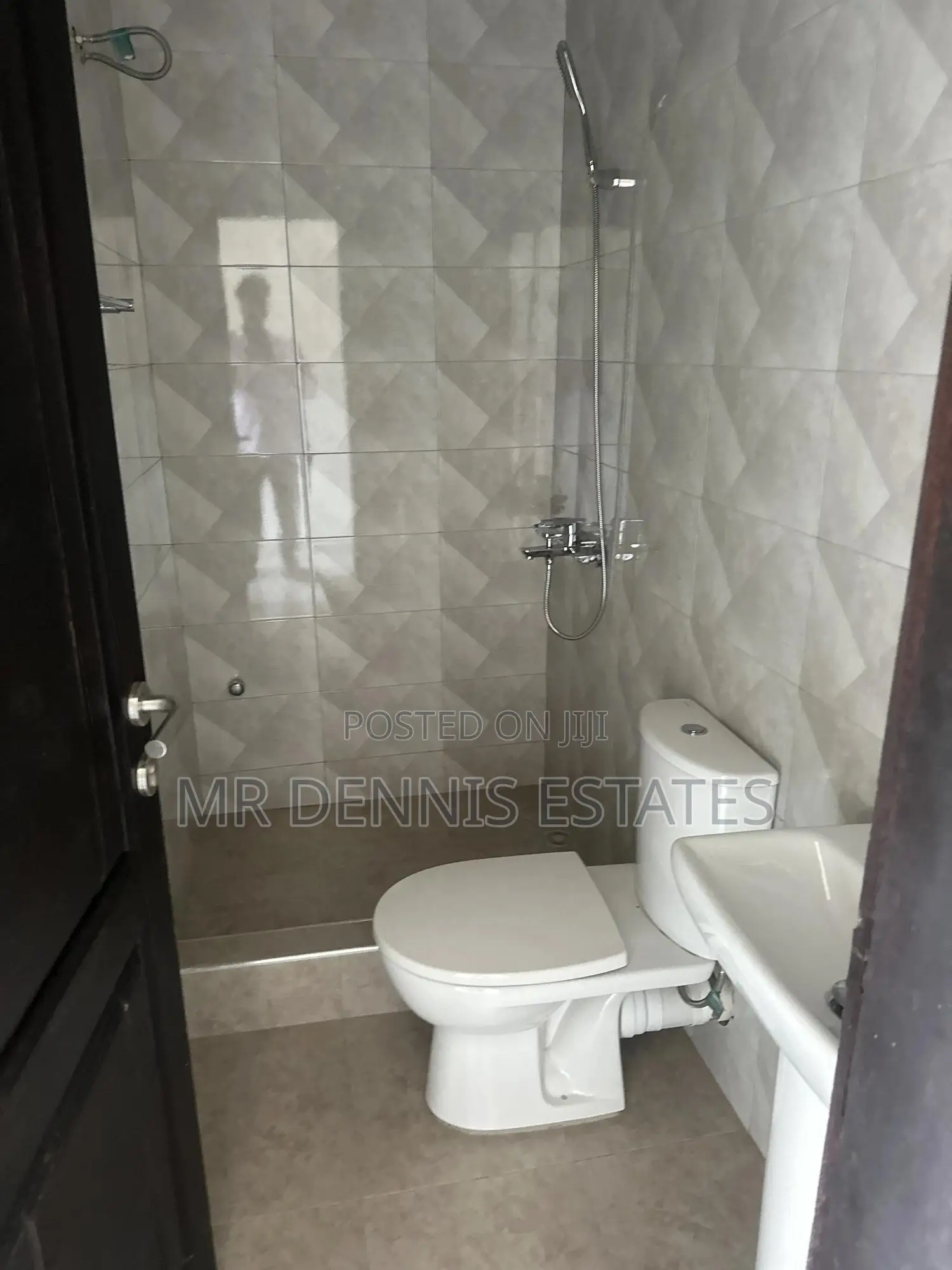 1bdrm Apartment in Westhills Mall for rent