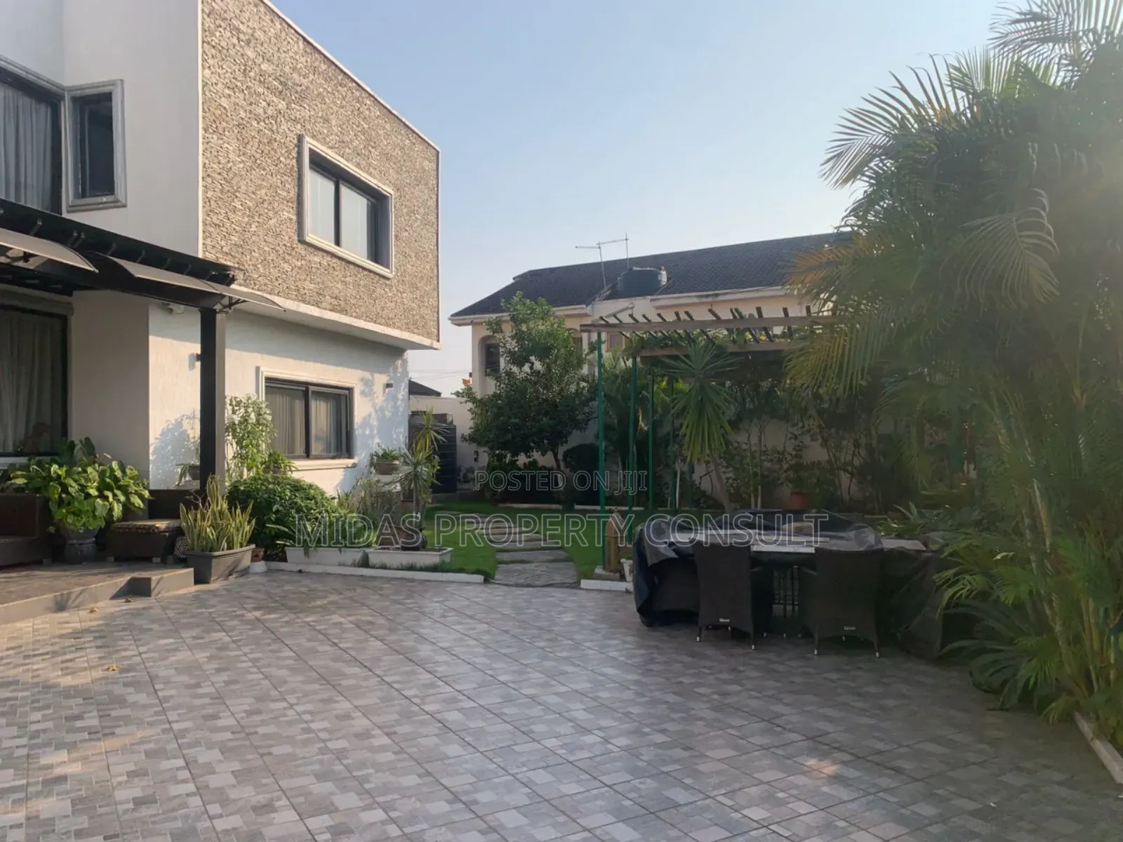 4bdrm House in A&C Mall, East Legon for sale