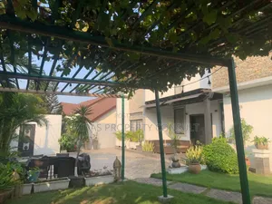 4bdrm House in A&C Mall, East Legon for sale