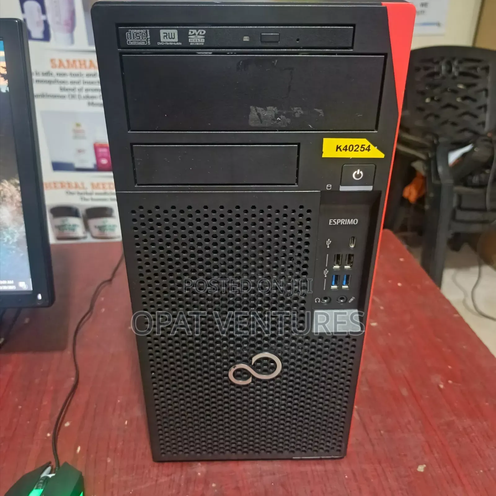 Fujitsu Esprimo P757/E85+ 12GB Intel Core i3 SSHD+SSD 1.5T