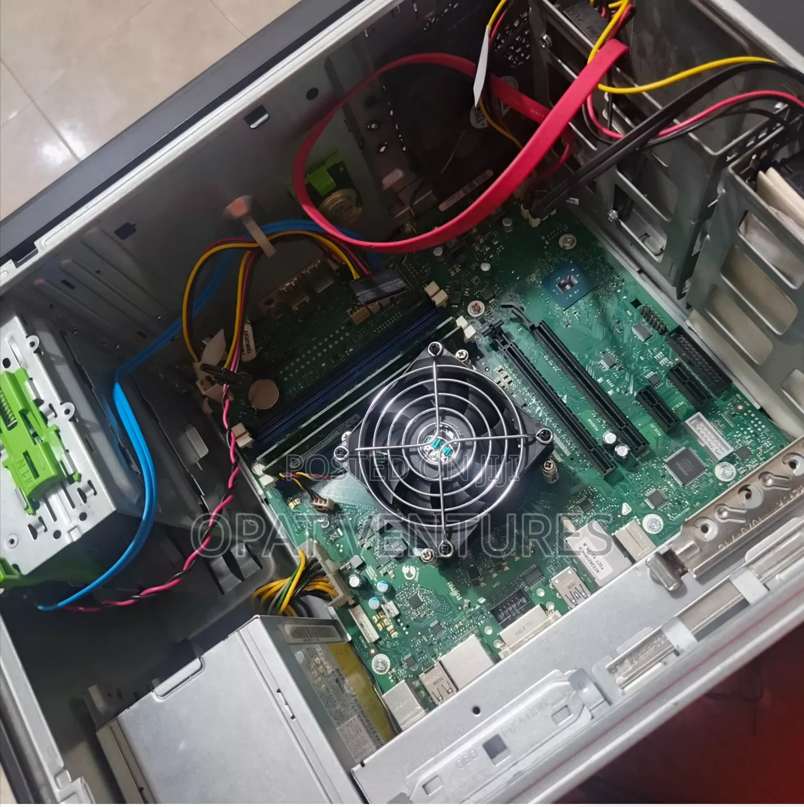 Fujitsu Esprimo P757/E85+ 12GB Intel Core i3 SSHD+SSD 1.5T