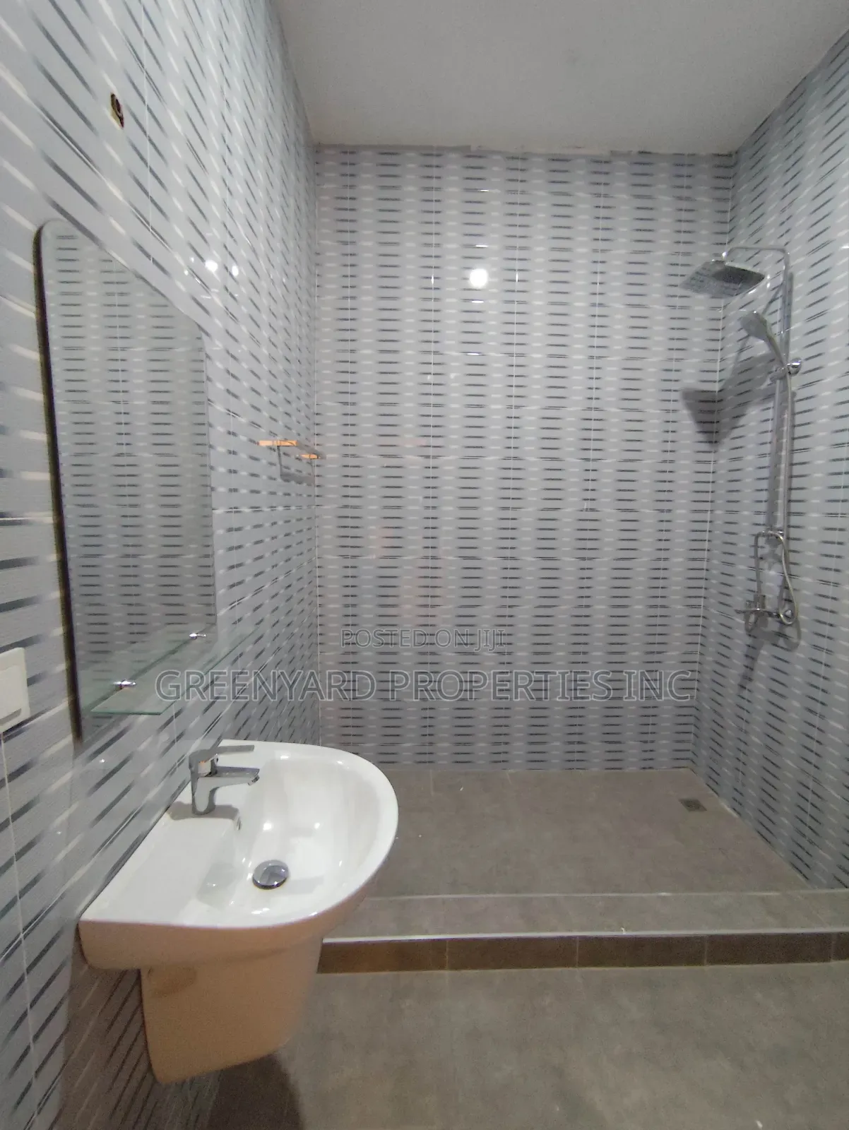 4bdrm House in Lakeside, Ashaley Botwe for sale