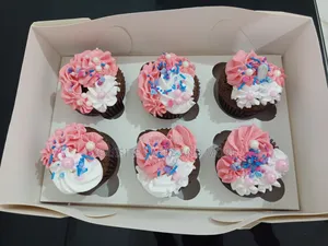 6 Cupcakes With Whipped Cream for Val's Day
