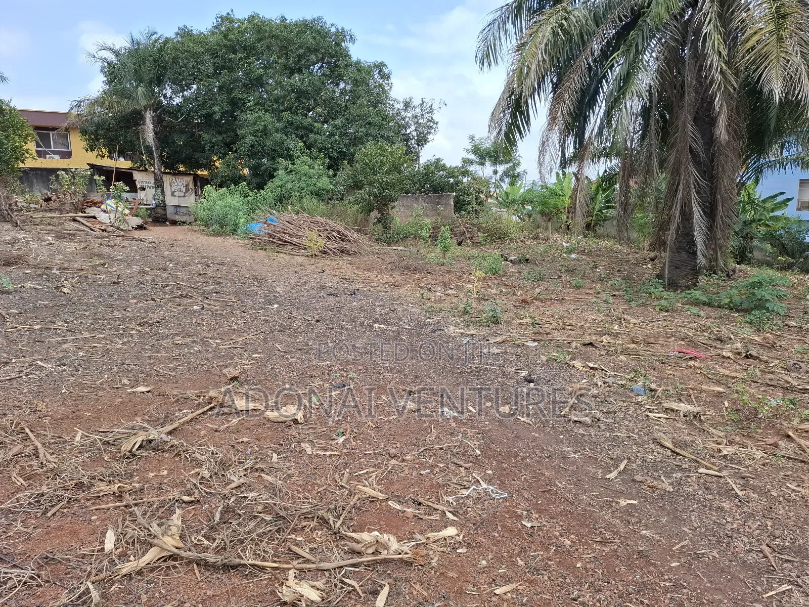 One Full Plot of Land for Sale in T U C