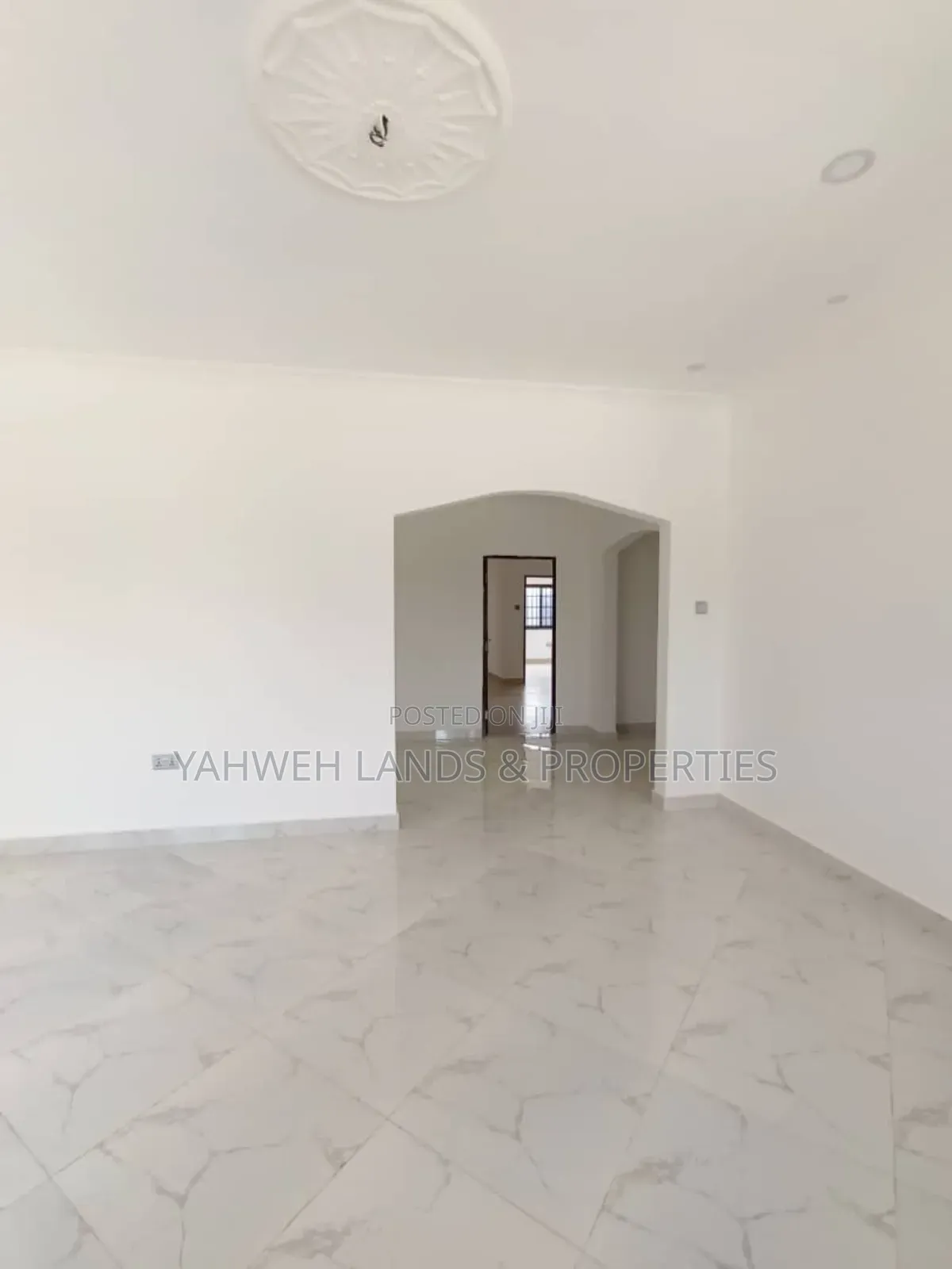 4bdrm House in Adenta for sale