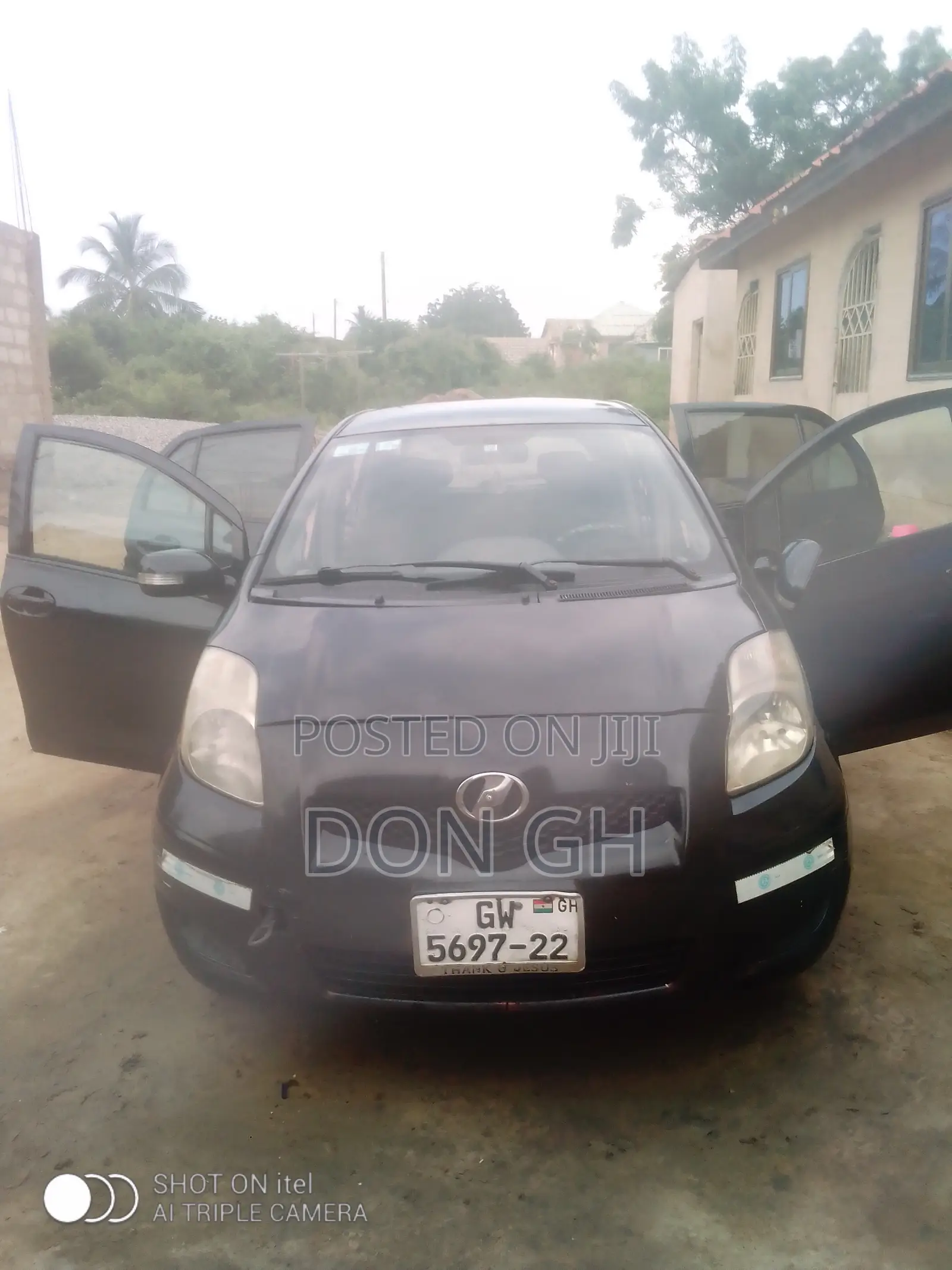 Toyota Vitz 2010 Black