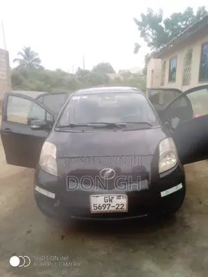 Toyota Vitz 2010 Black