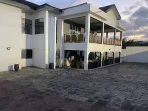 8bdrm Mansion in Dzorwulu for rent