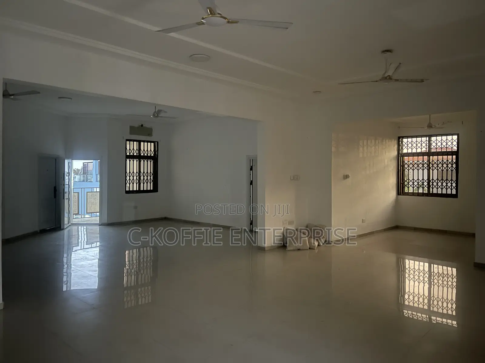 8bdrm Mansion in Dzorwulu for rent