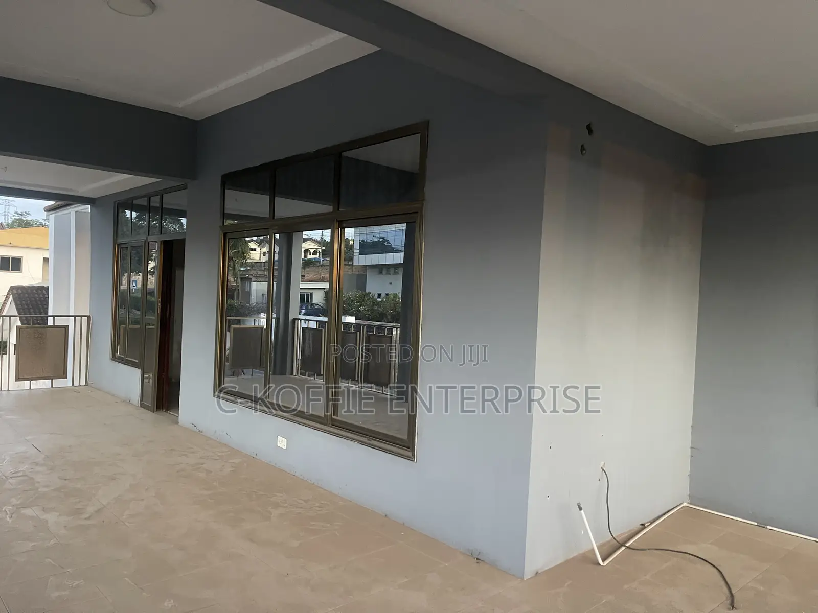 8bdrm Mansion in Dzorwulu for rent