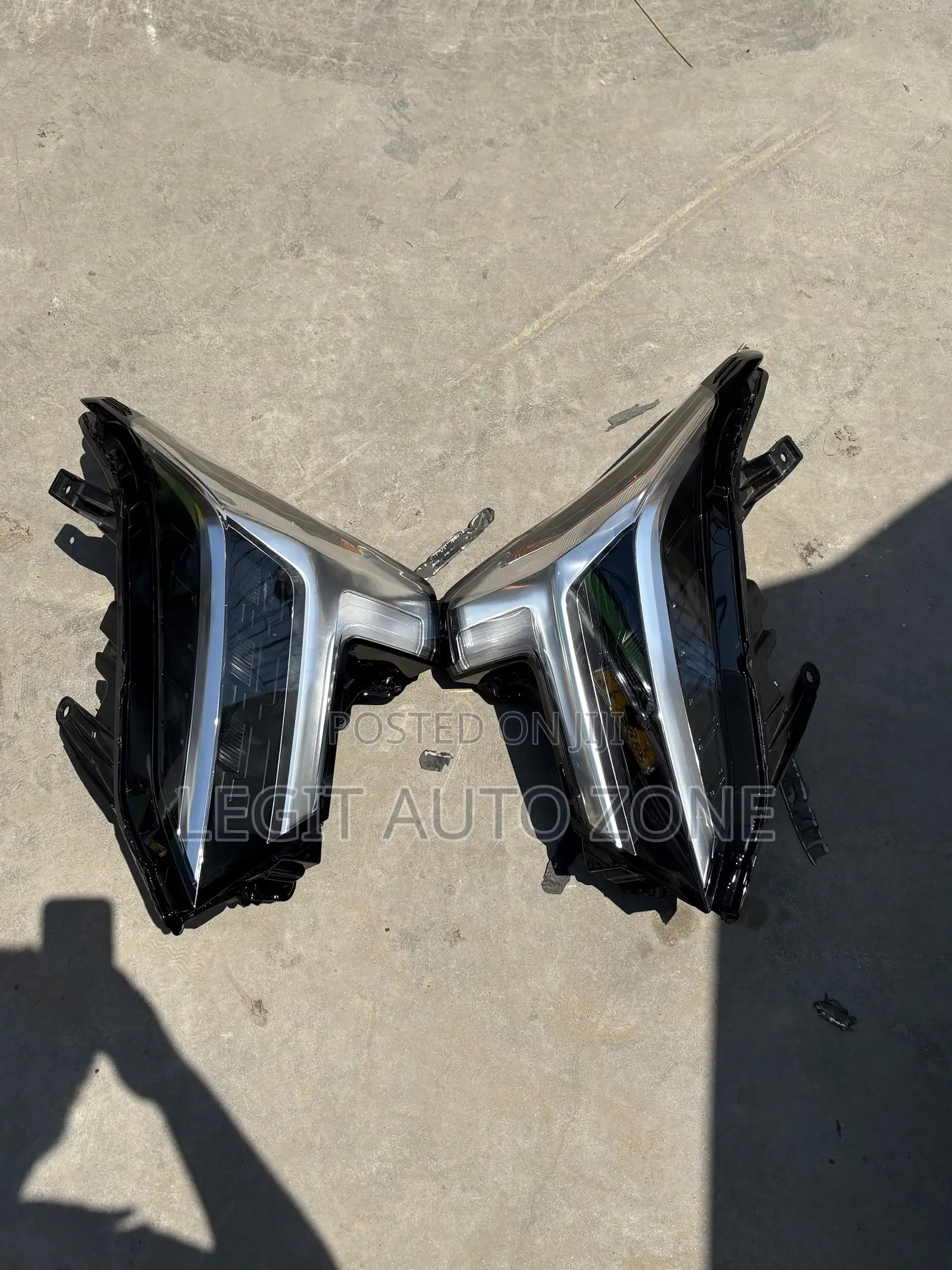 Toyota Tundra 2022,2023,2024,2025, Headlight Available