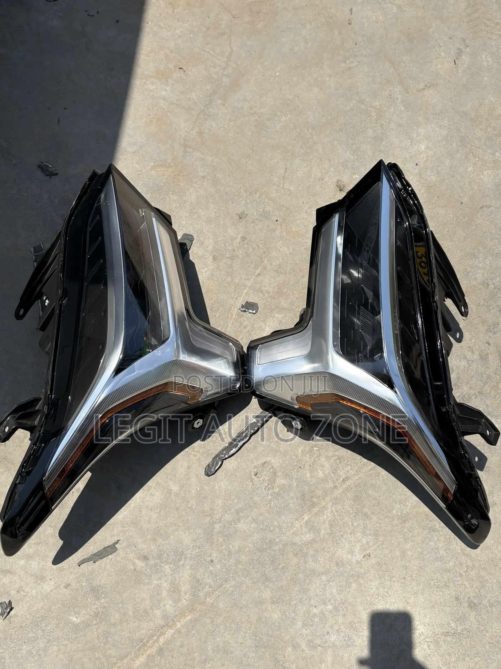 Toyota Tundra 2022,2023,2024,2025, Headlight Available