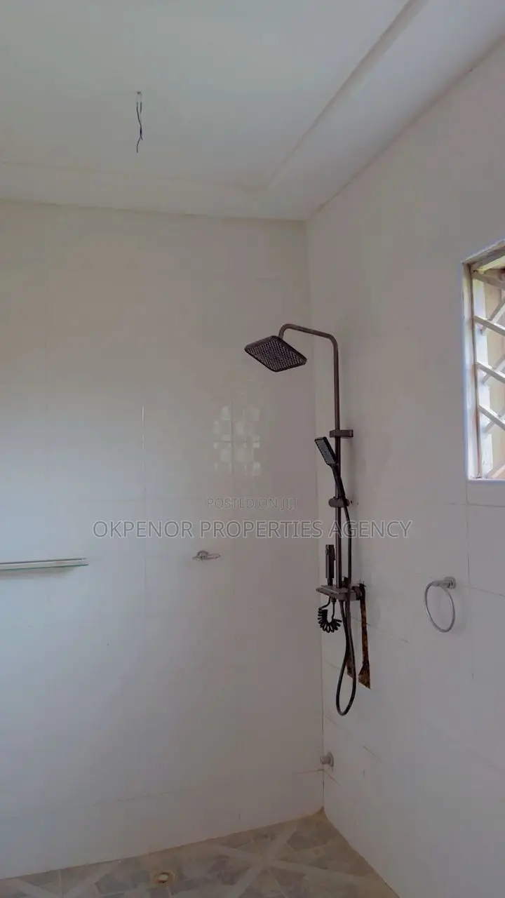 5bdrm House in Ablekuma, Accra Metropolitan for sale