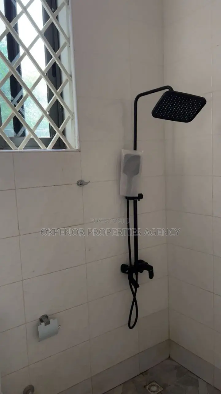 5bdrm House in Ablekuma, Accra Metropolitan for sale