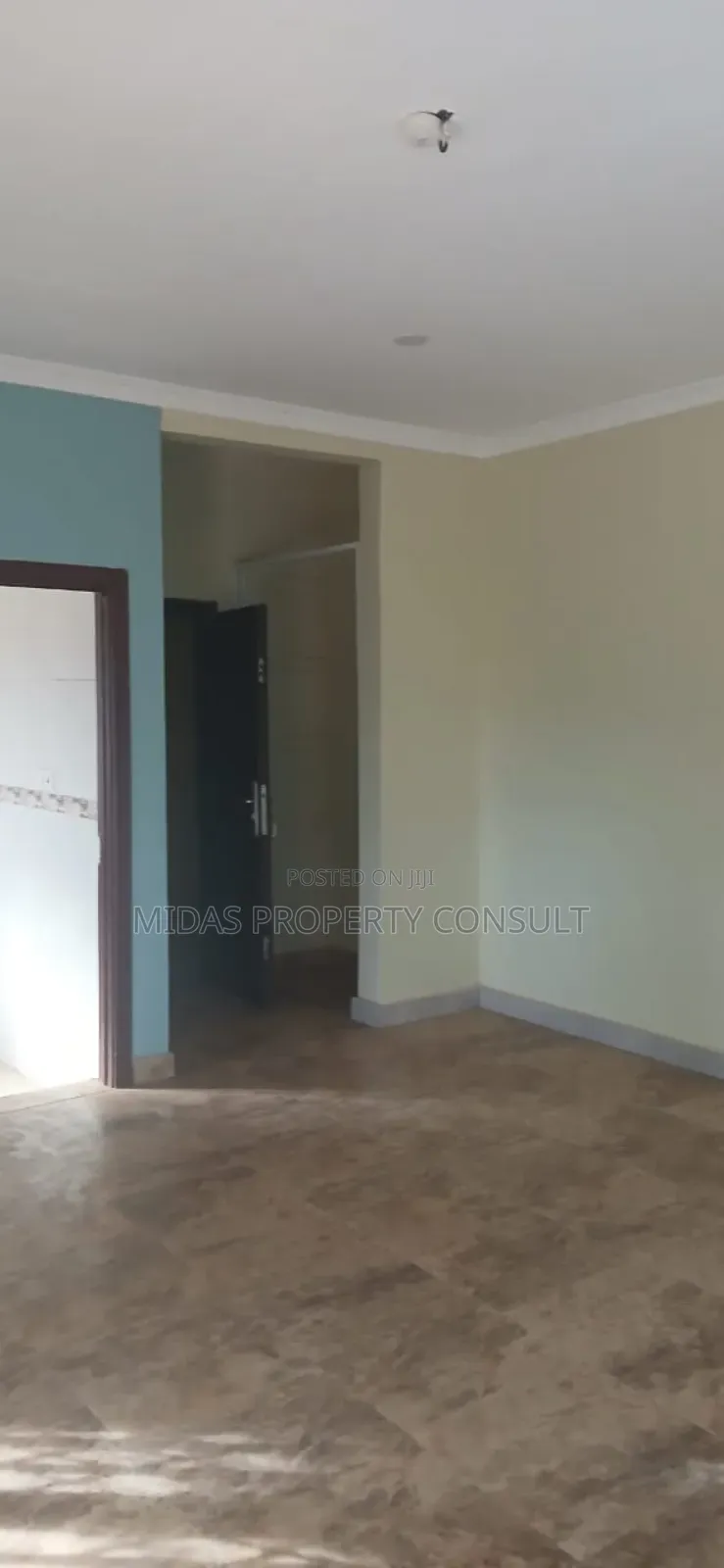 5bdrm House in Community 25, Tema Metropolitan for sale
