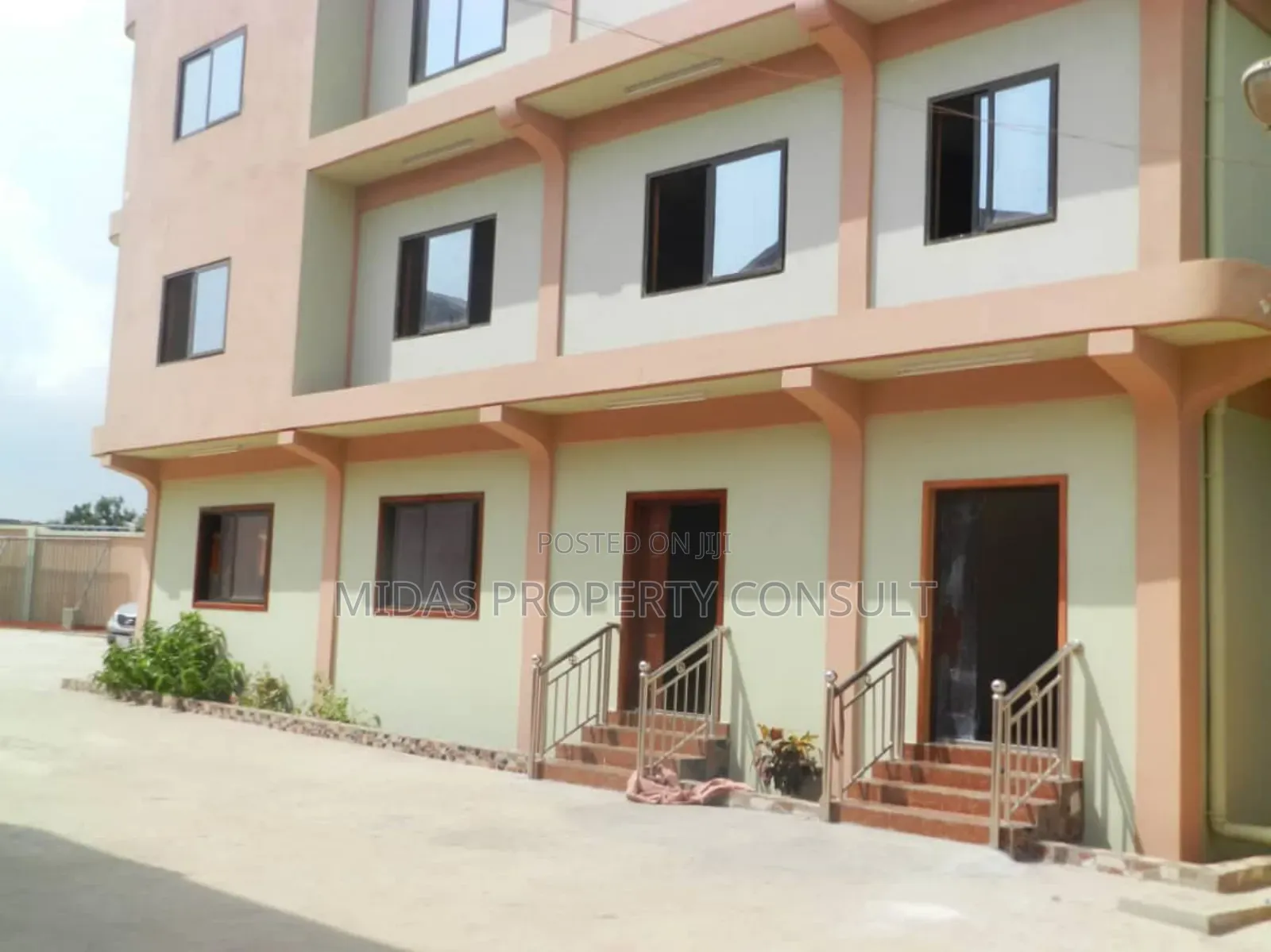2500 SQM Warehouse and Offices for Sale at Tema Industrial Area.