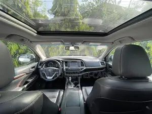 2019 Toyota Highlander, 8 Seater Available for Rent
