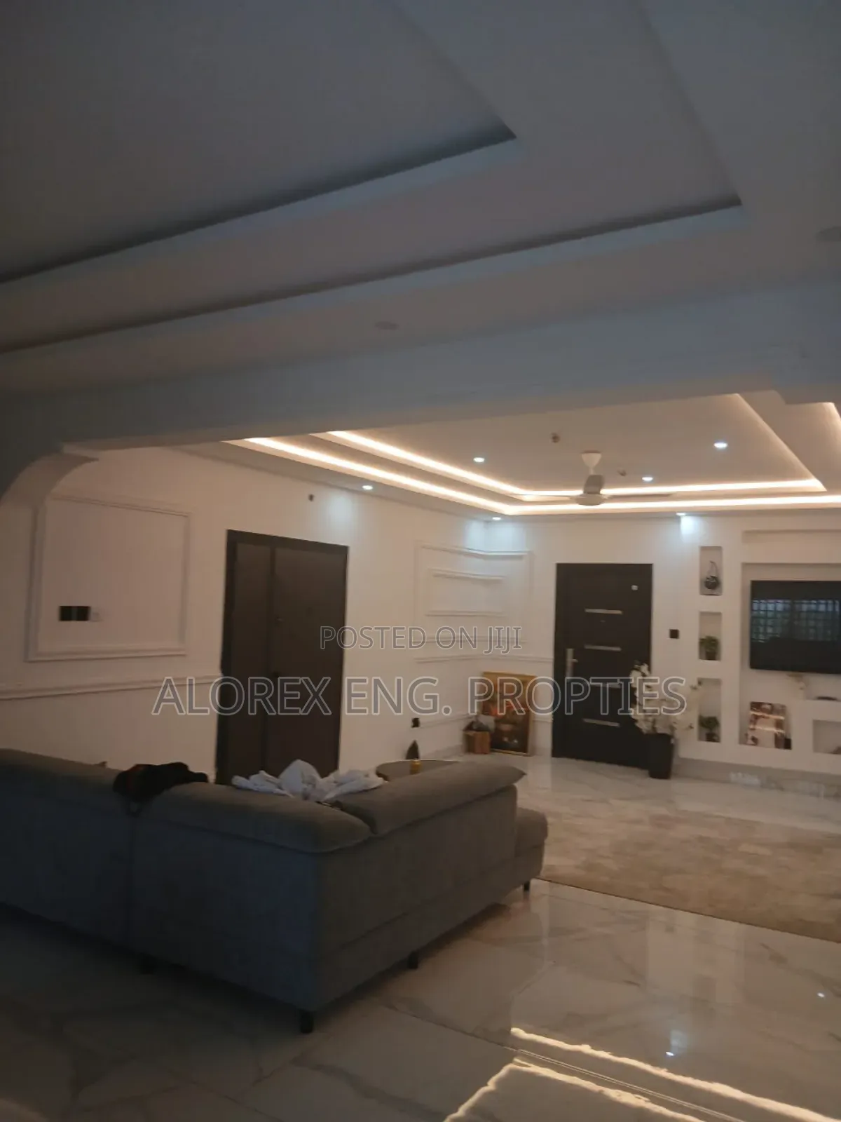 5bdrm House in Ayi Kuma, Dodowa for sale