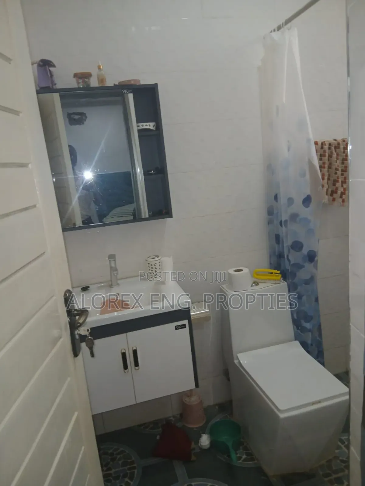 5bdrm House in Ayi Kuma, Dodowa for sale