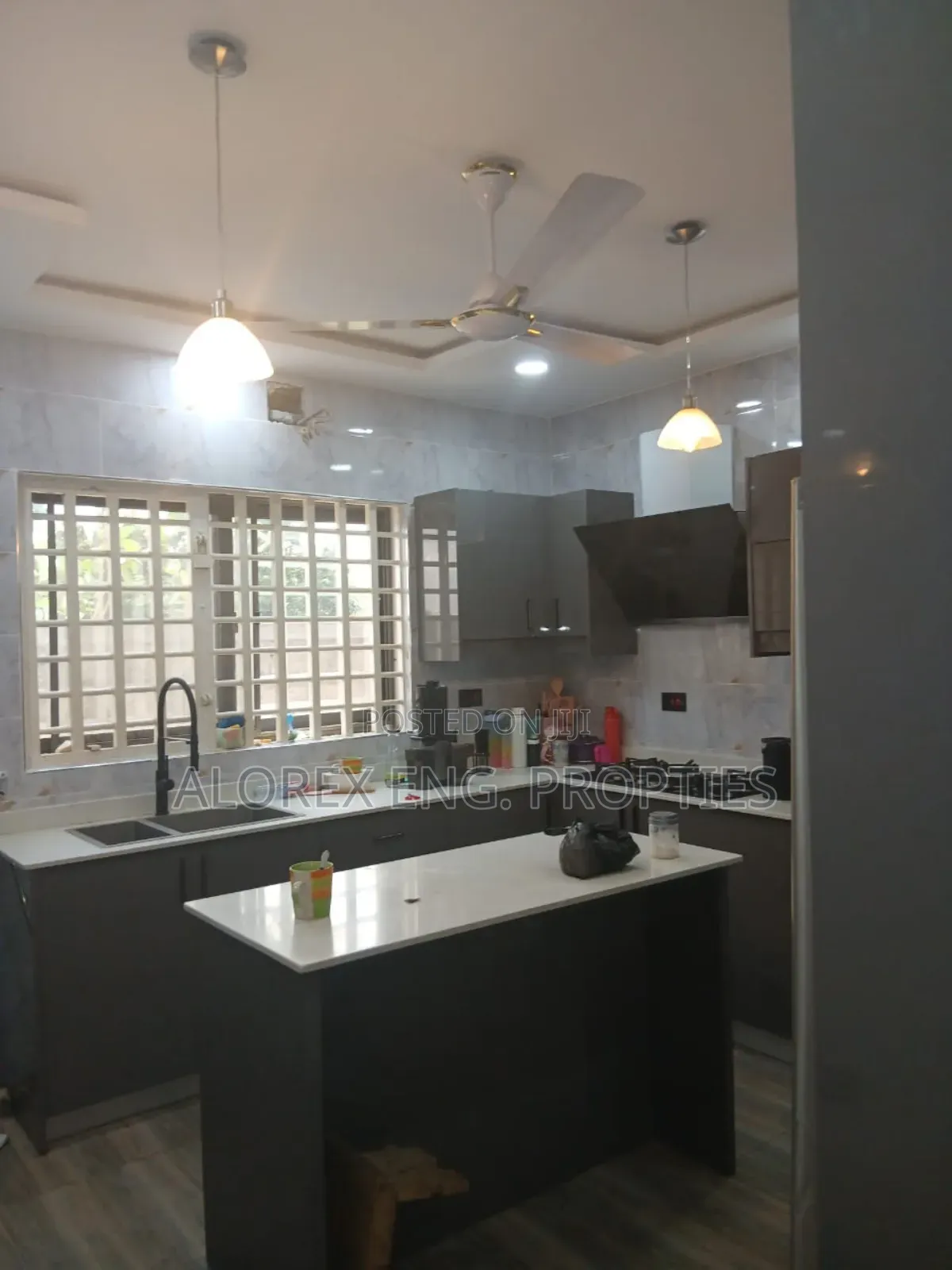 5bdrm House in Ayi Kuma, Dodowa for sale
