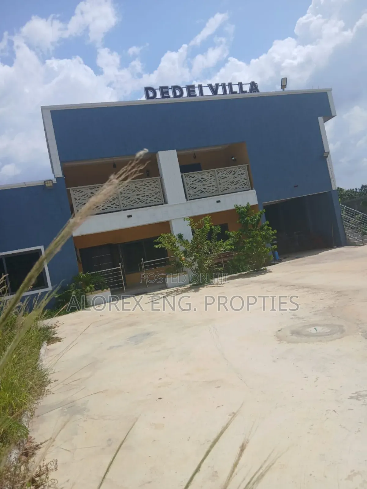 5bdrm House in Ayi Kuma, Dodowa for sale