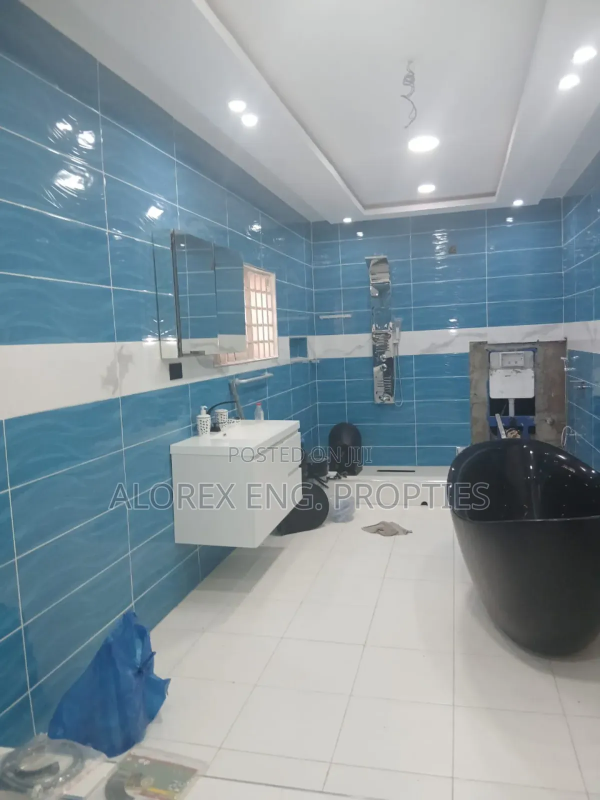 5bdrm House in Ayi Kuma, Dodowa for sale