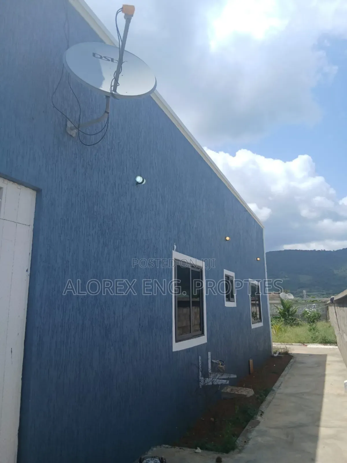 5bdrm House in Ayi Kuma, Dodowa for sale