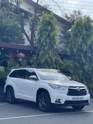 2019 Toyota Highlander, 8 Seater Available for Rent