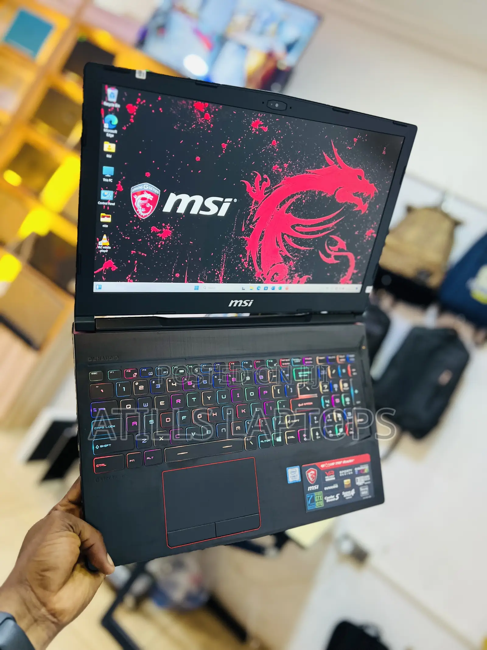 Laptop MSI GE63VR 7RF Raider 16GB Intel Core I7 SSHD+SSD 1.5T