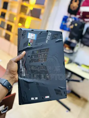 Laptop MSI GE63VR 7RF Raider 16GB Intel Core I7 SSHD+SSD 1.5T