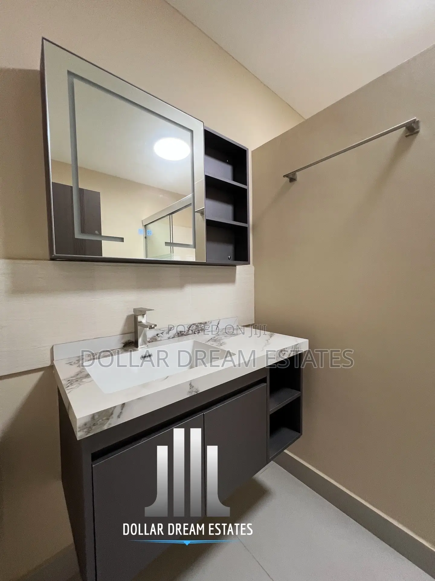 4bdrm House in Lake Side Estate for sale