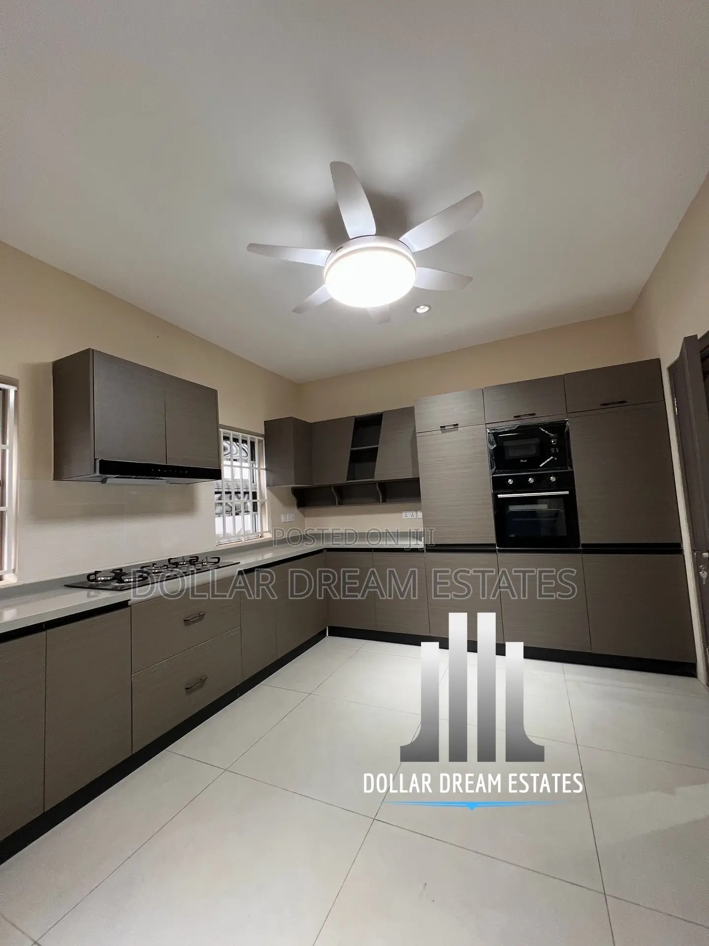 4bdrm House in Lake Side Estate for sale