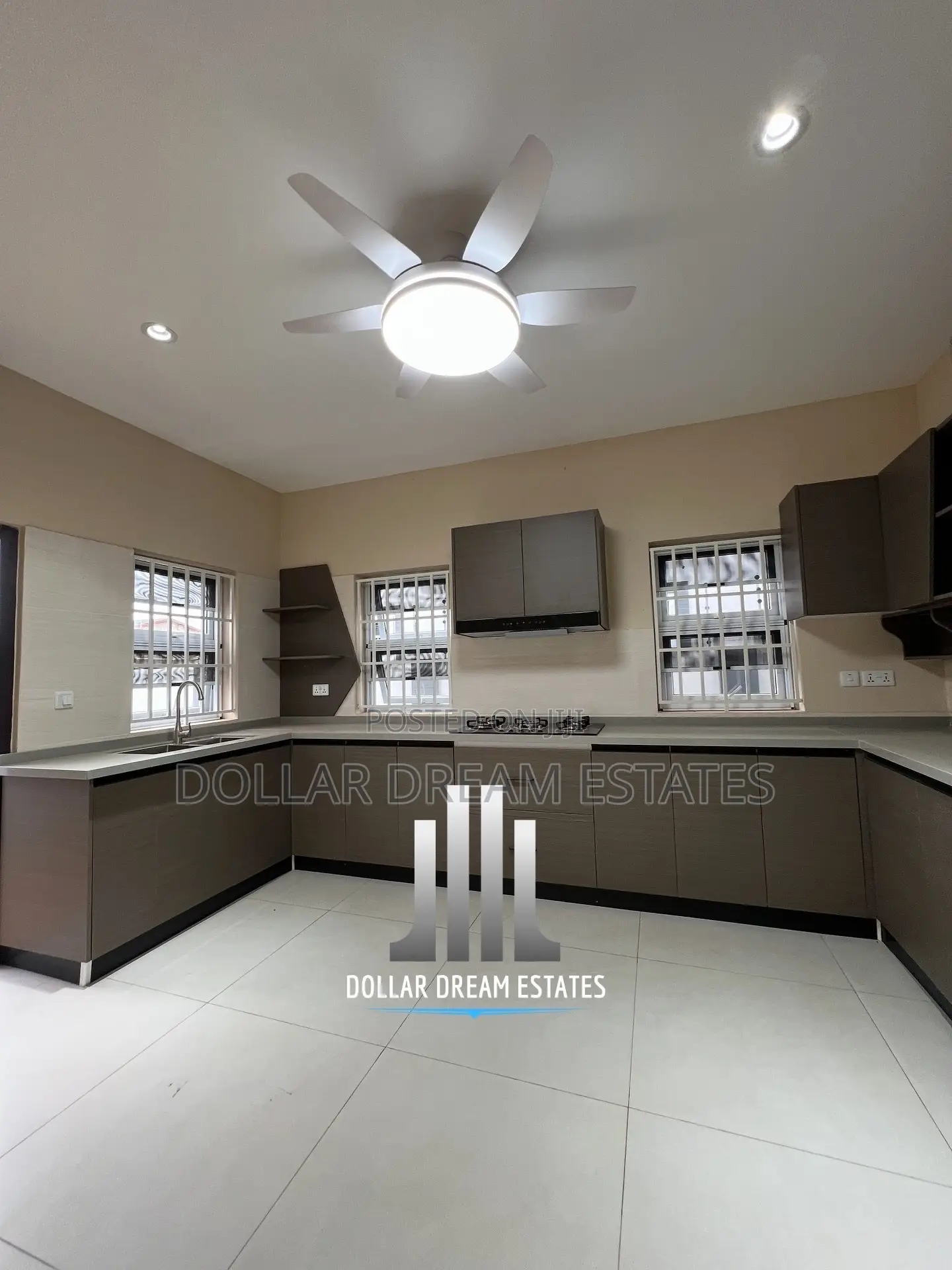 4bdrm House in Lake Side Estate for sale