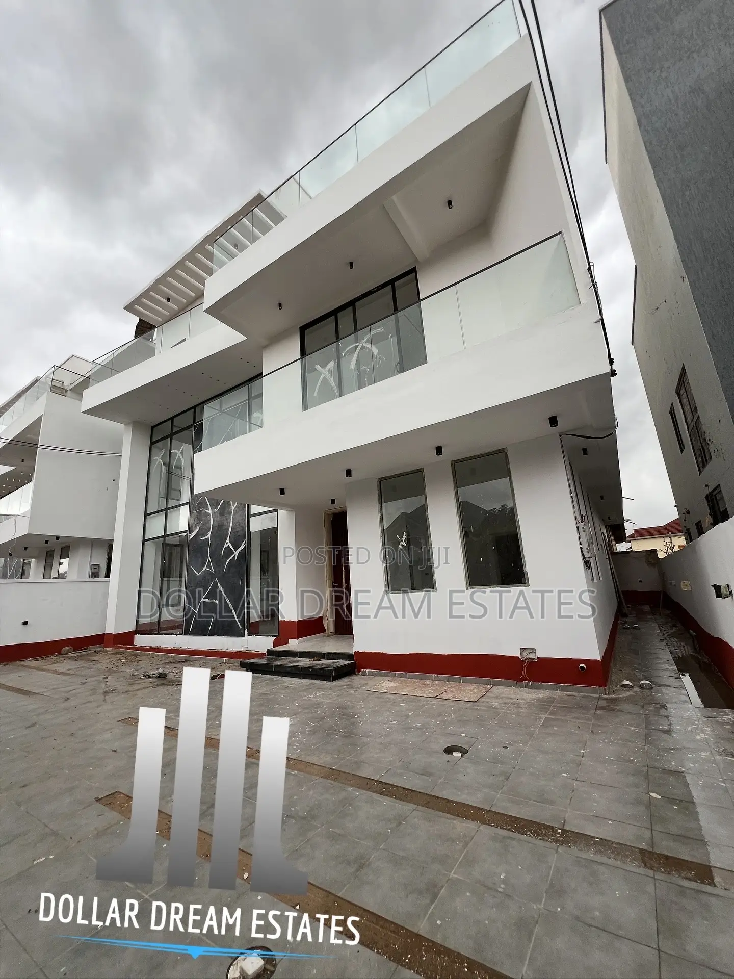 5bdrm House in Madina for sale