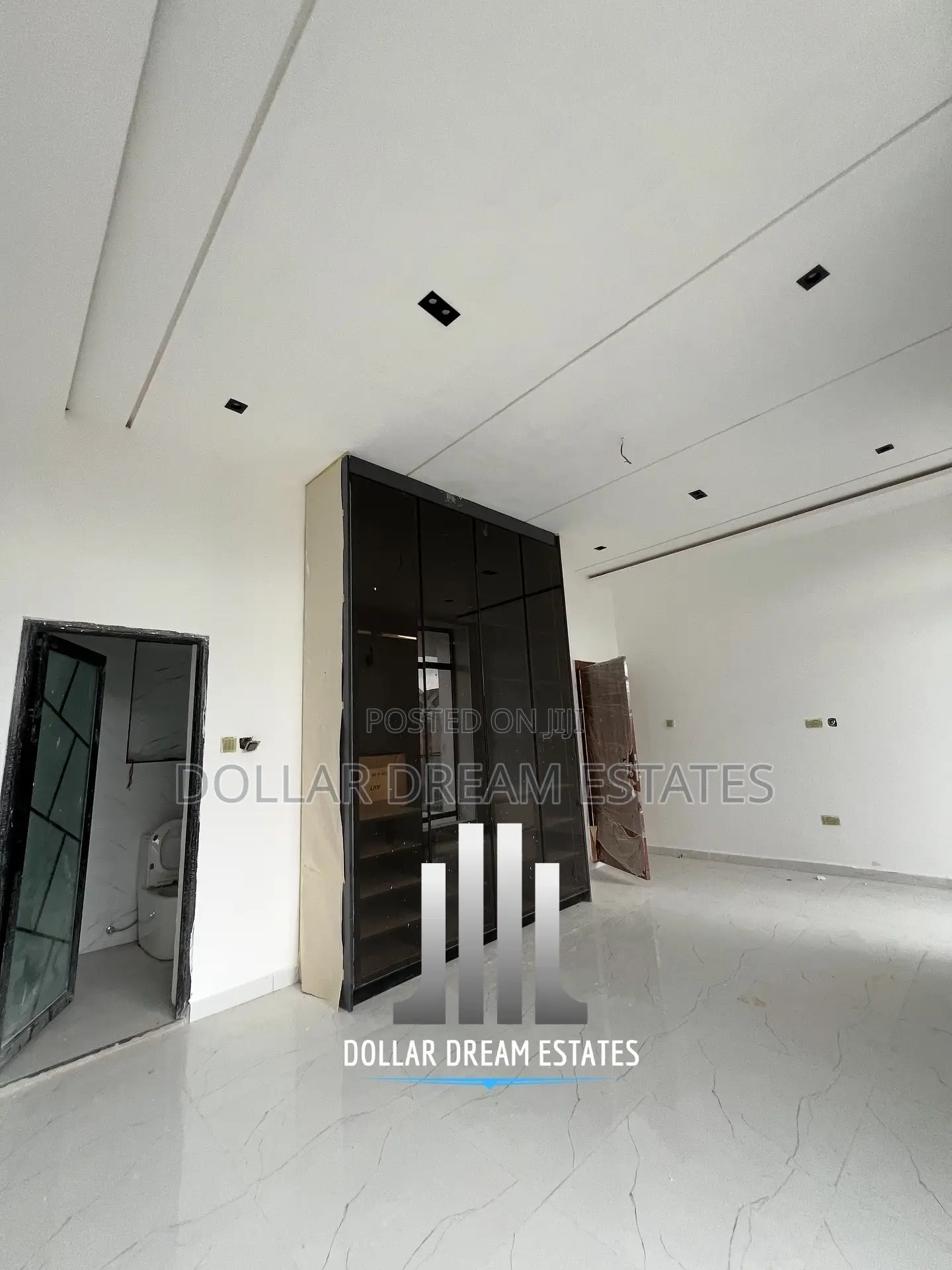 5bdrm House in Madina for sale