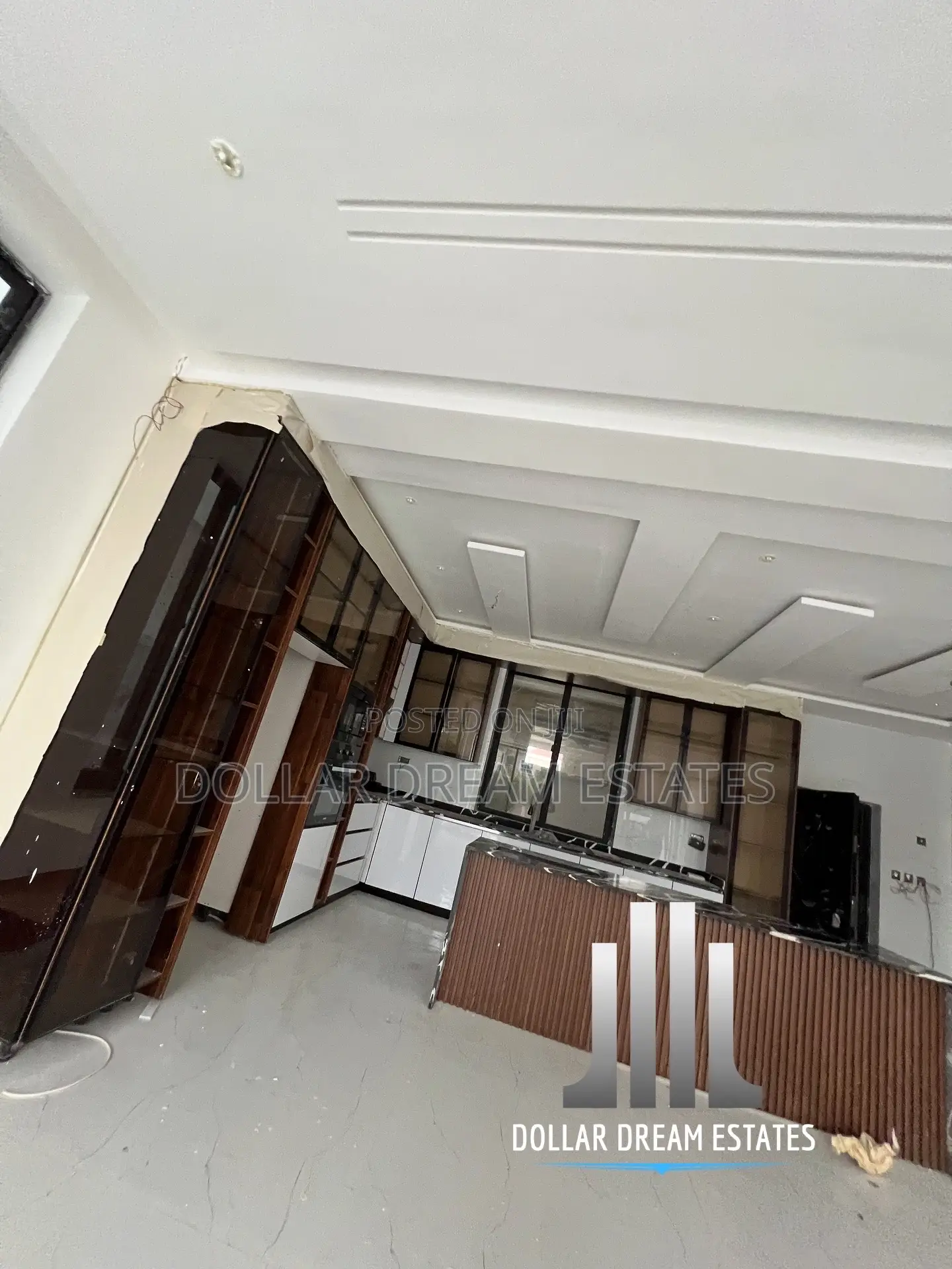 5bdrm House in Madina for sale