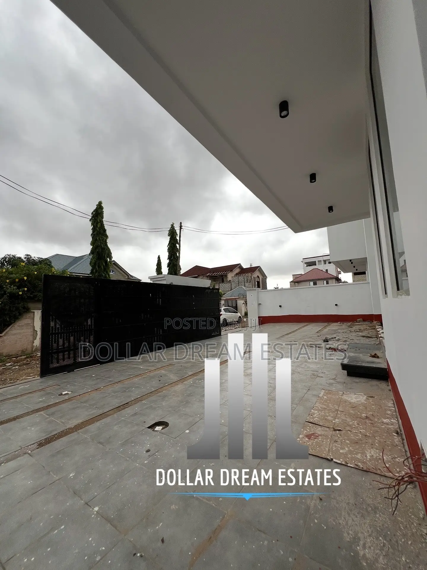 5bdrm House in Madina for sale
