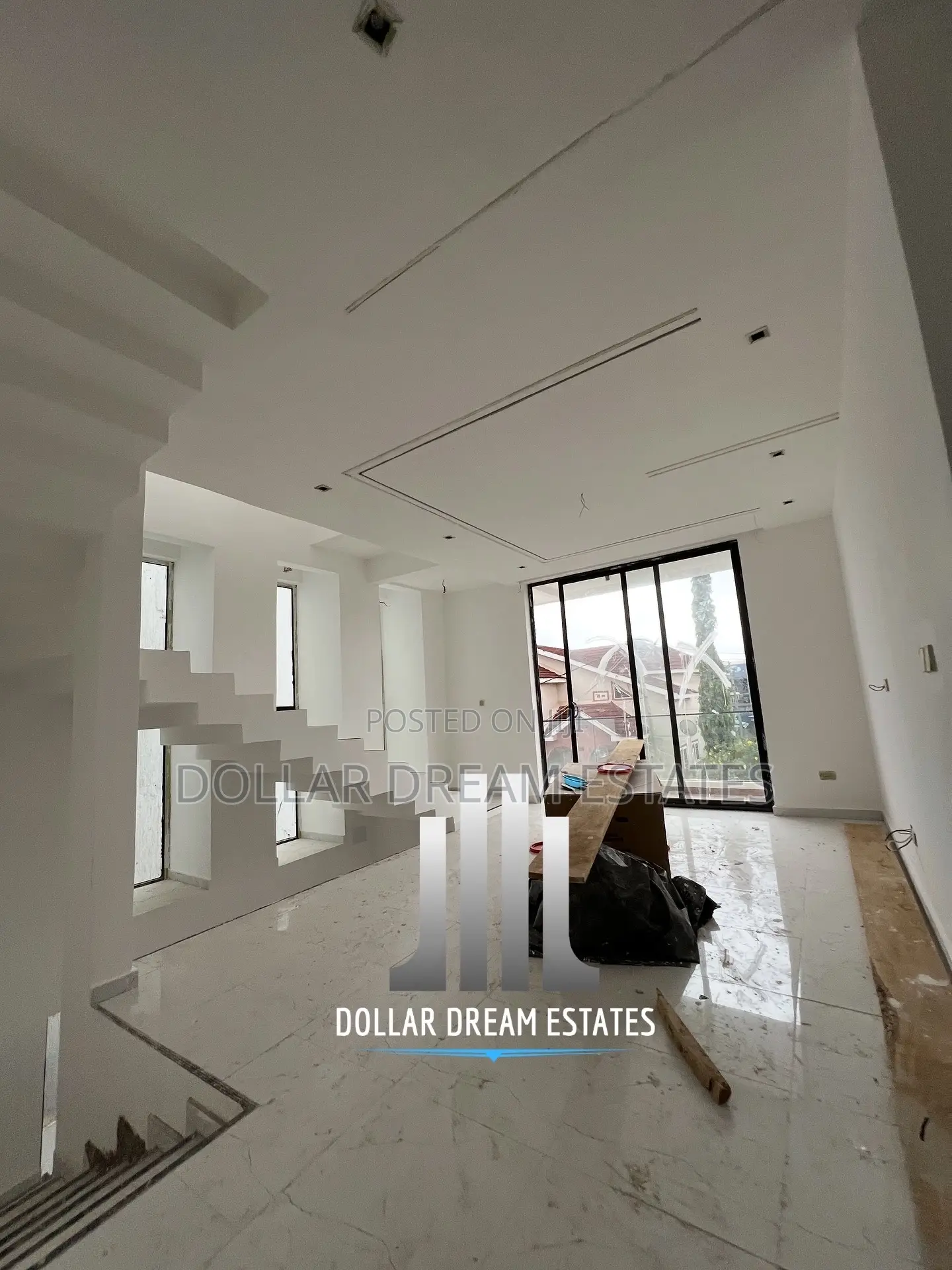 5bdrm House in Madina for sale