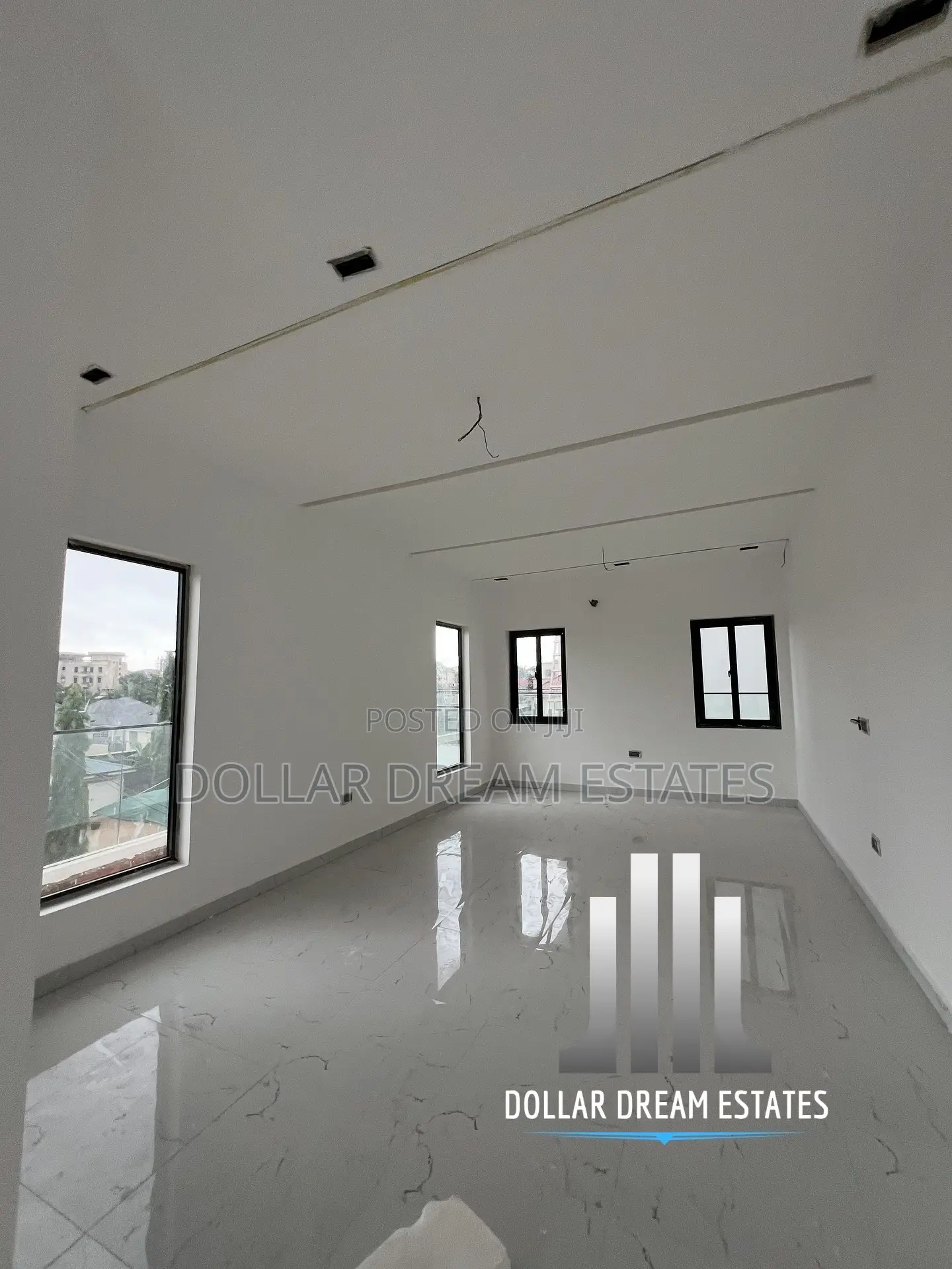 5bdrm House in Madina for sale