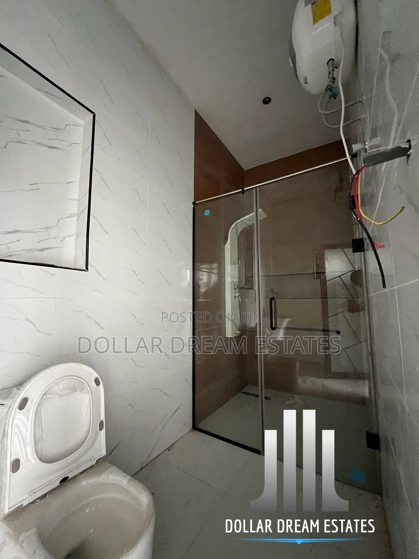 5bdrm House in Madina for sale